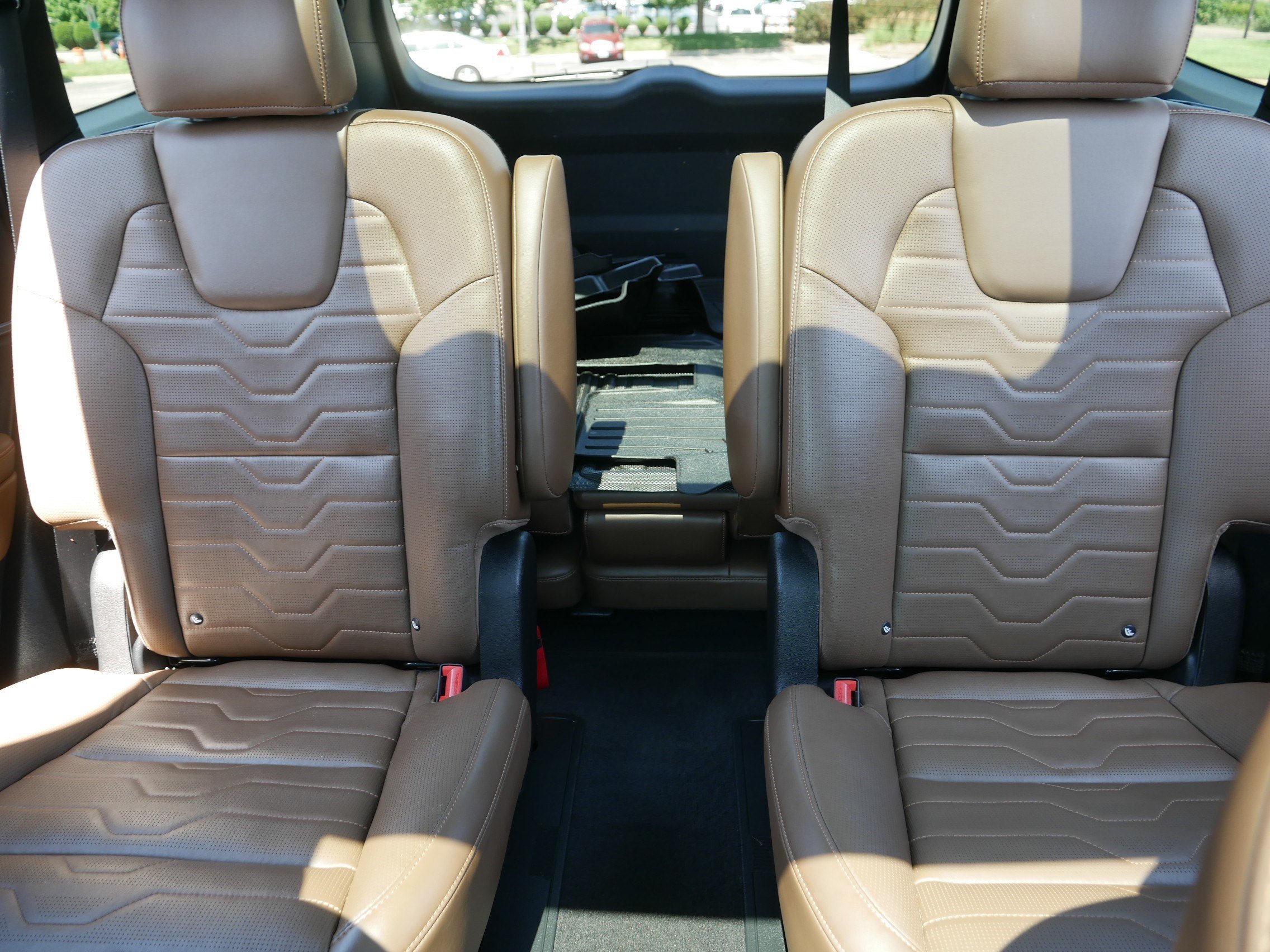 Certified 2022 Kia Telluride SX w/ SX Prestige Package AWD/4WD image 13