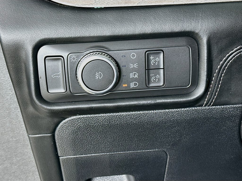 Used 2022 Ford Explorer Platinum w/ Equipment Group 601A AWD/4WD image 10