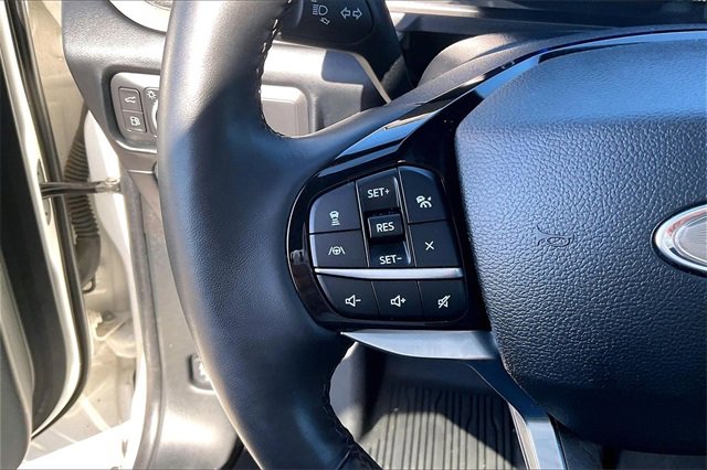 Used 2022 Ford Explorer Platinum w/ Technology Package image 16