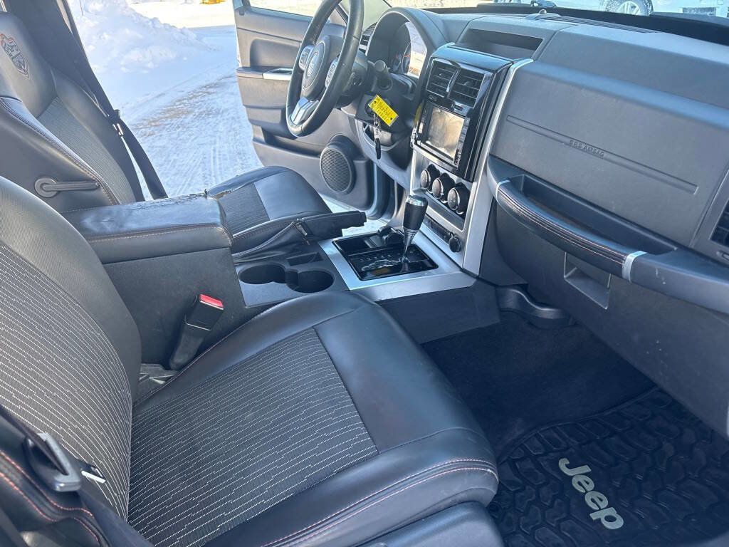 Used 2012 Jeep Liberty Arctic image 10