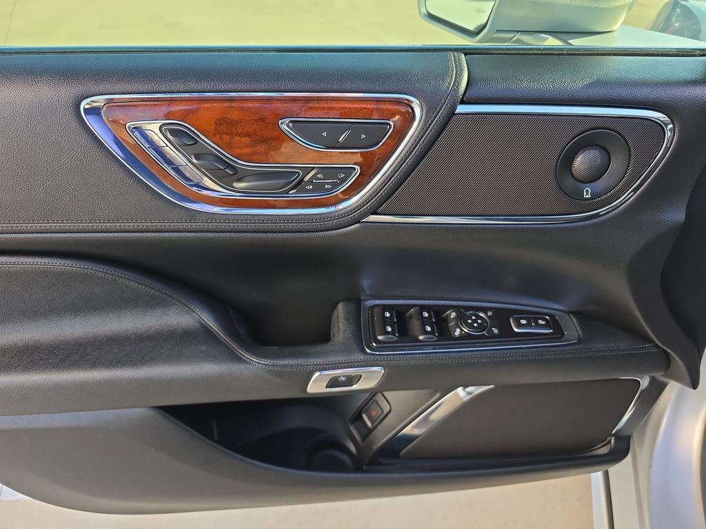 Used 2017 Lincoln Continental Reserve w/ Rear-seat Package image 15