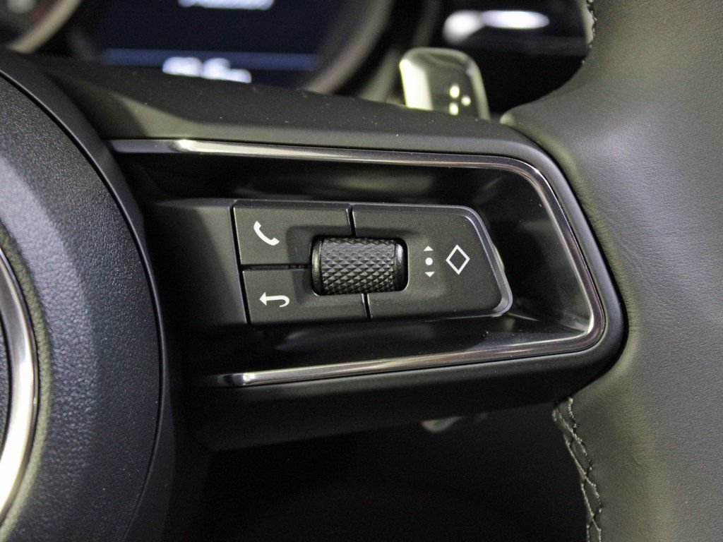 Certified 2026 Porsche Macan AWD/4WD image 23