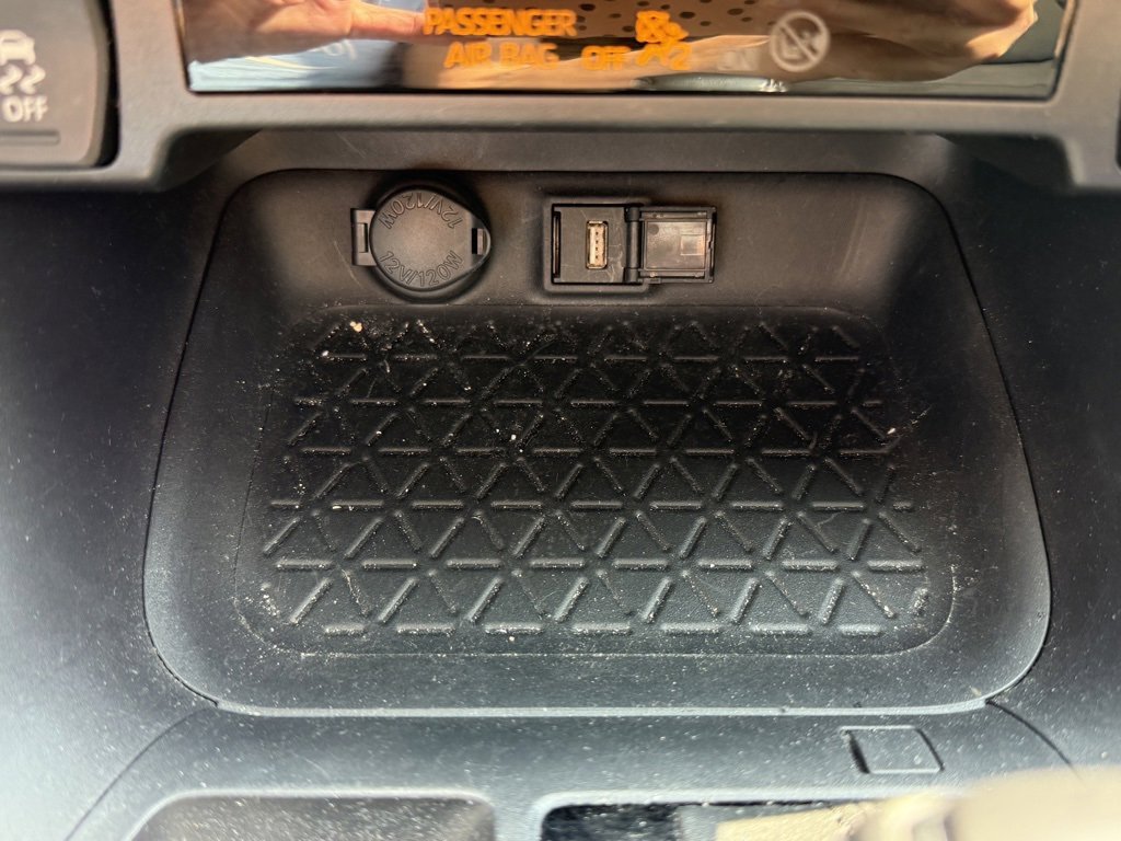 Used 2022 Toyota RAV4 XLE Premium image 29