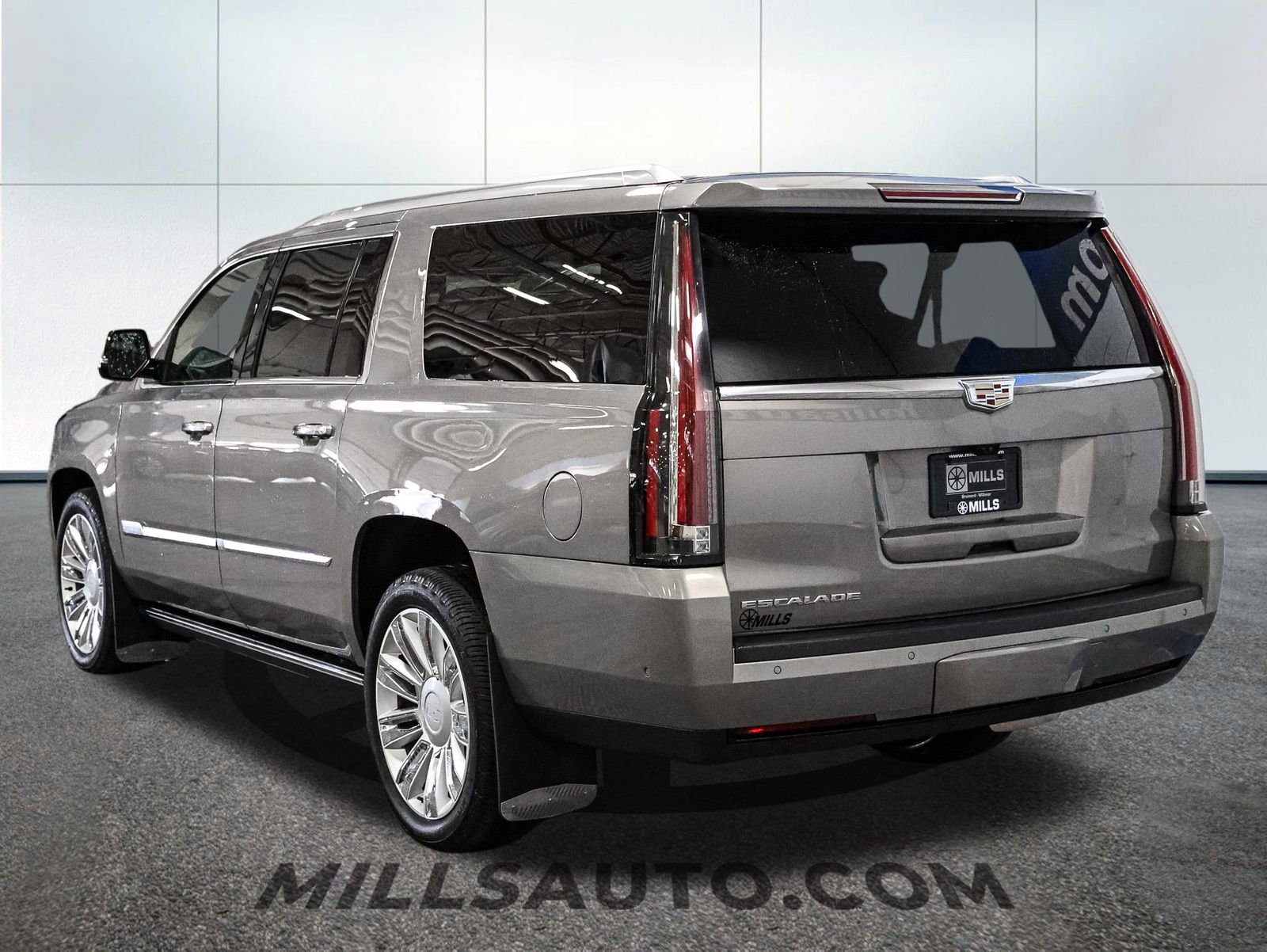 Used 2019 Cadillac Escalade ESV Platinum image 6