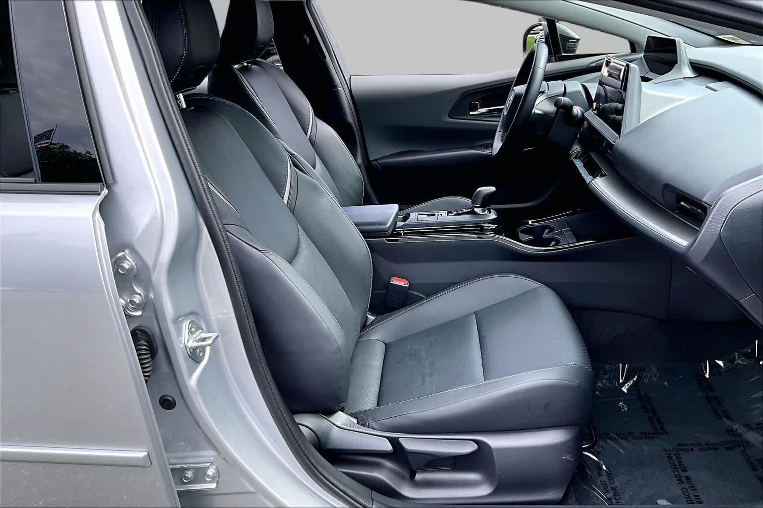 Used 2025 Toyota Prius XLE FWD image 9
