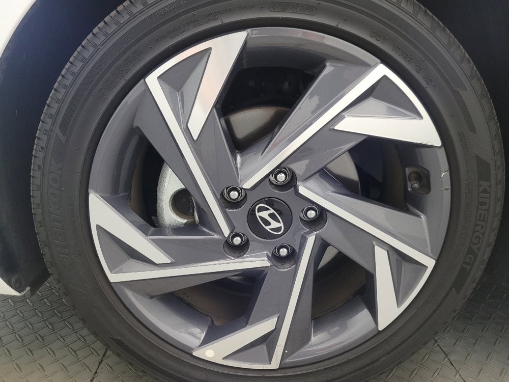 Used 2025 Hyundai Elantra SEL FWD image 31