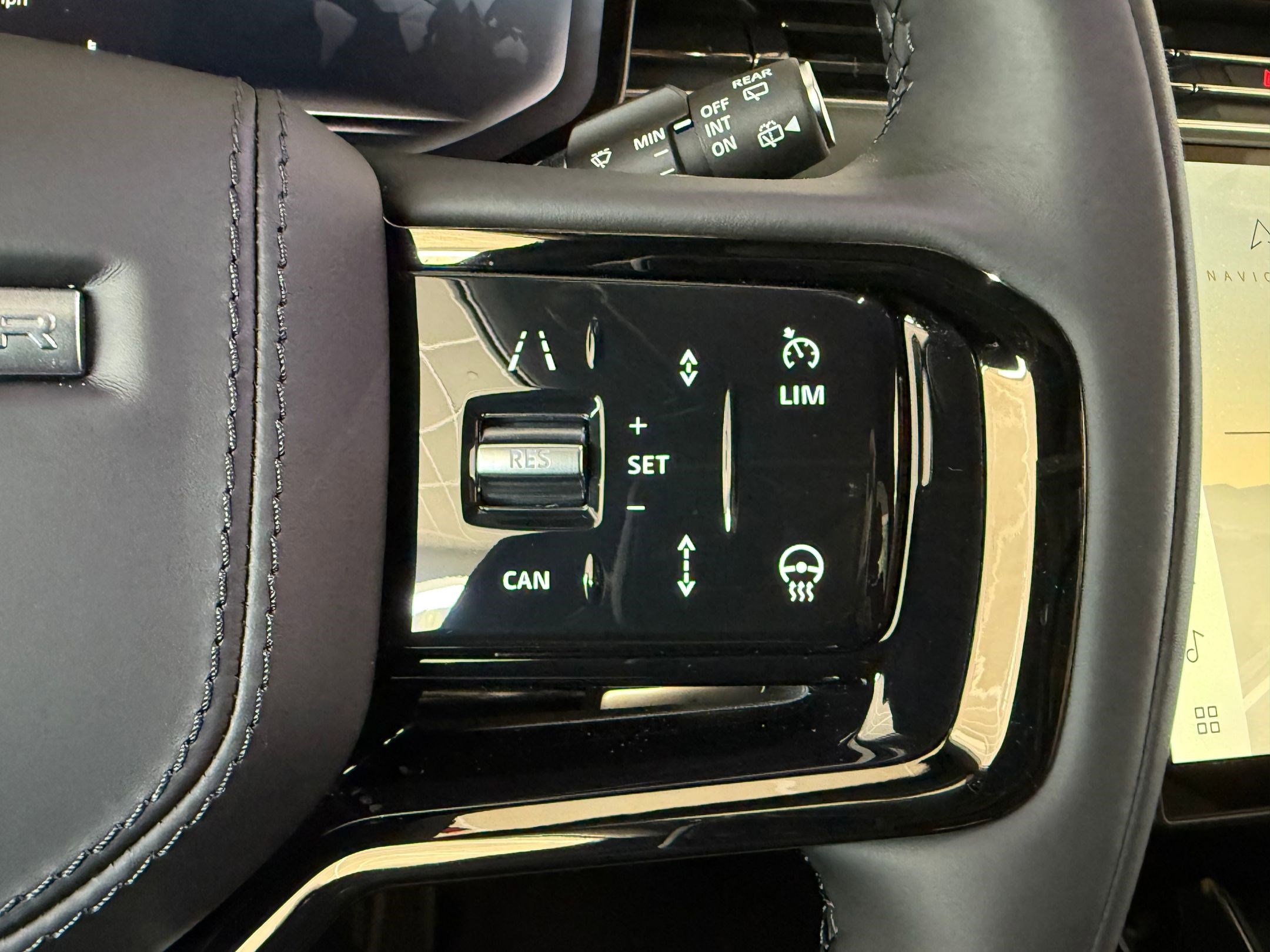 New 2026 Land Rover Range Rover Sport Dynamic SE AWD/4WD image 17