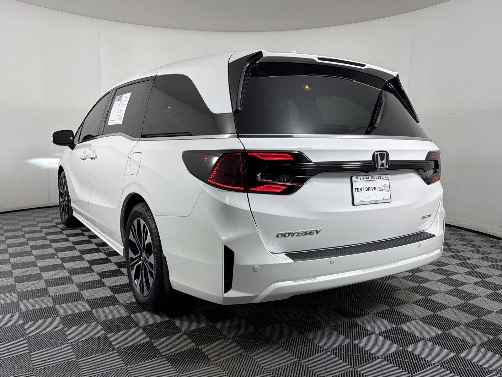 Used 2025 Honda Odyssey Elite image 5