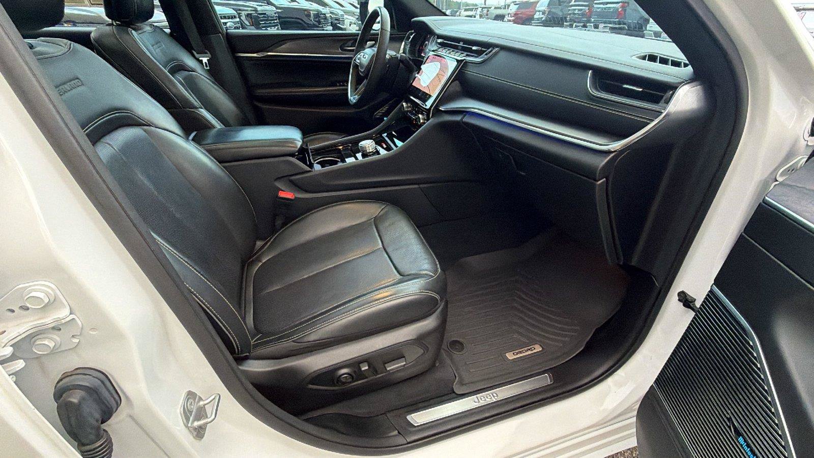 Used 2023 Jeep Grand Cherokee Overland RWD image 21