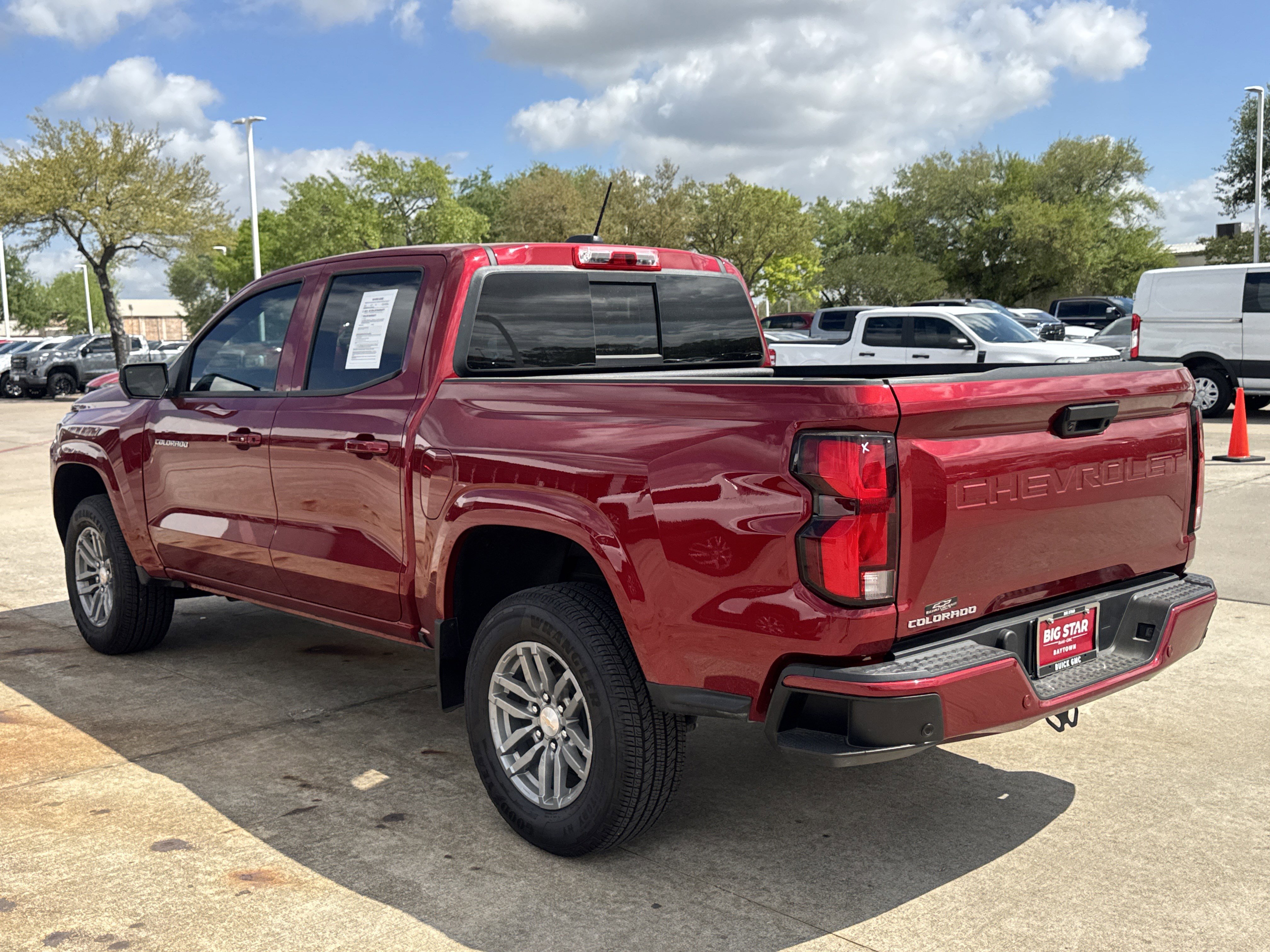 Used 2025 Chevrolet Colorado LT w/ LT Convenience Package image 10
