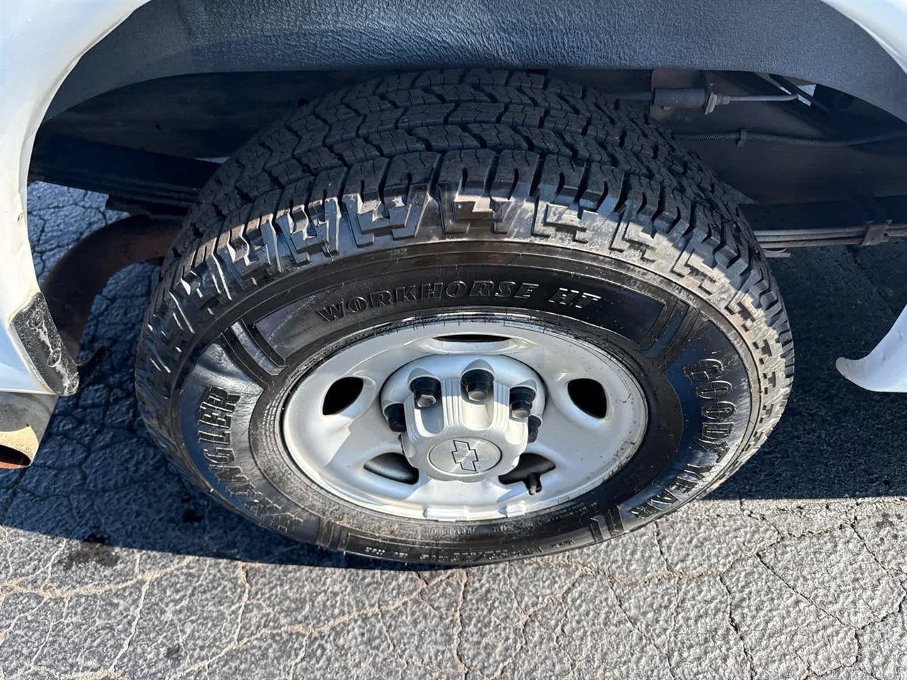 Used 2016 Chevrolet Express 2500 RWD image 9