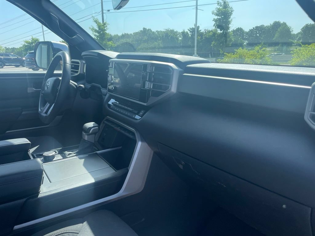 Used 2025 Toyota Sequoia SR5 AWD/4WD image 28