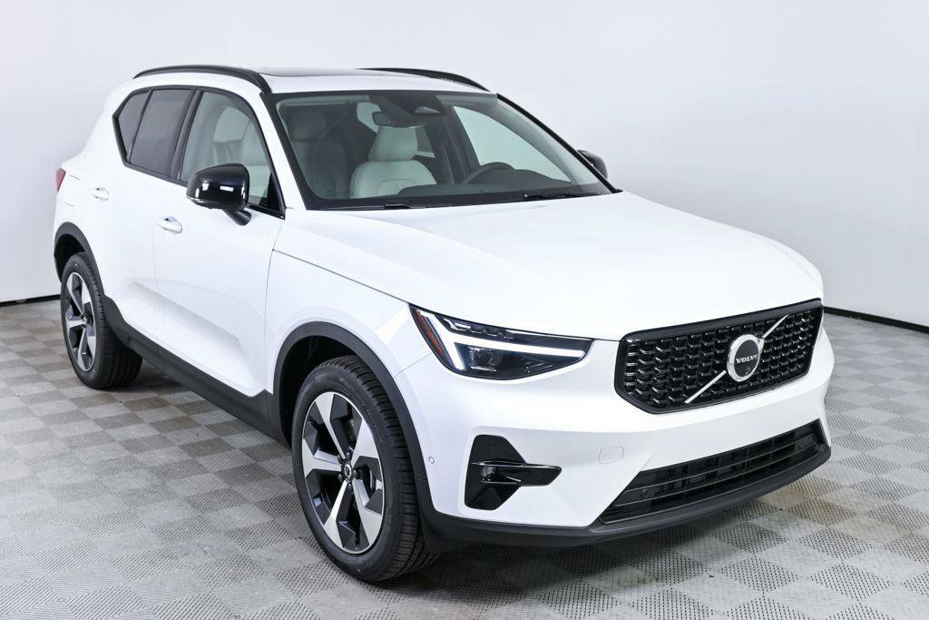 New 2026 Volvo XC40 B5 Plus w/ Protection Package Premier AWD/4WD image 25