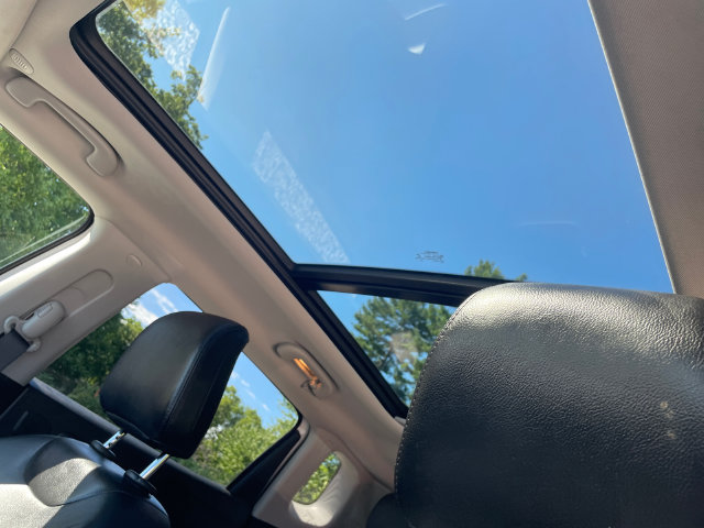Used 2022 Jeep Compass Latitude w/ Sun and Sound Group AWD/4WD image 40