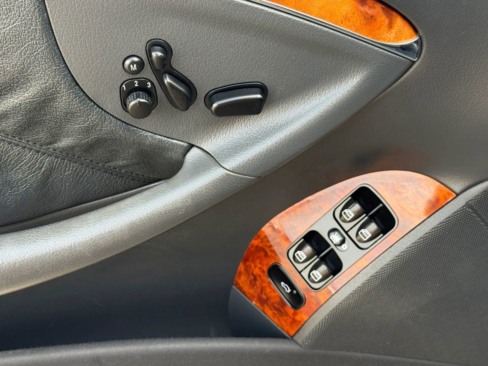 Used 2005 Mercedes-Benz CLK 500 Cabriolet image 14