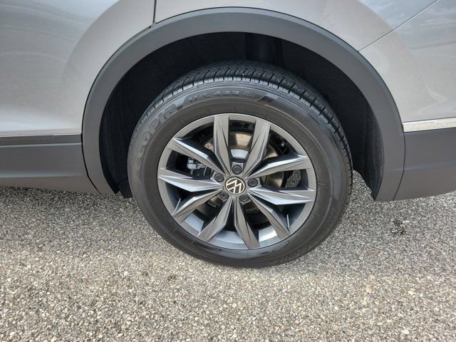 Used 2024 Volkswagen Tiguan SE FWD image 30