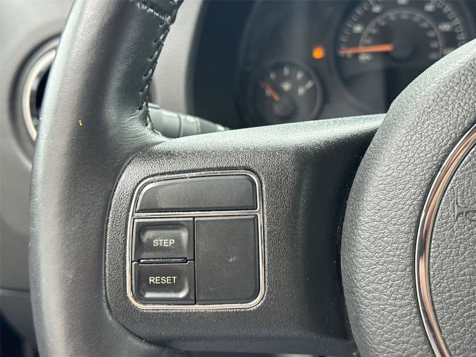Used 2016 Jeep Patriot Latitude AWD/4WD image 23