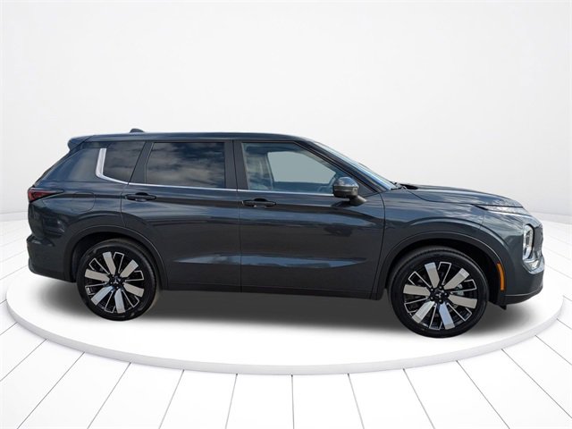 New 2026 Mitsubishi Outlander SE image 3