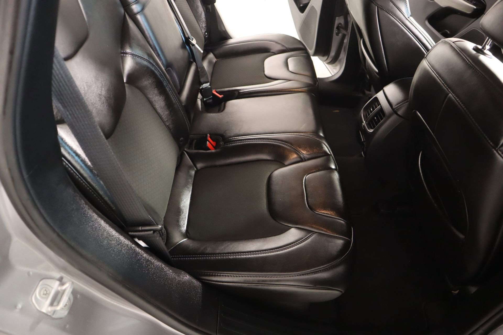 Used 2019 Jeep Cherokee Latitude Plus w/ Comfort/Convenience Group image 13