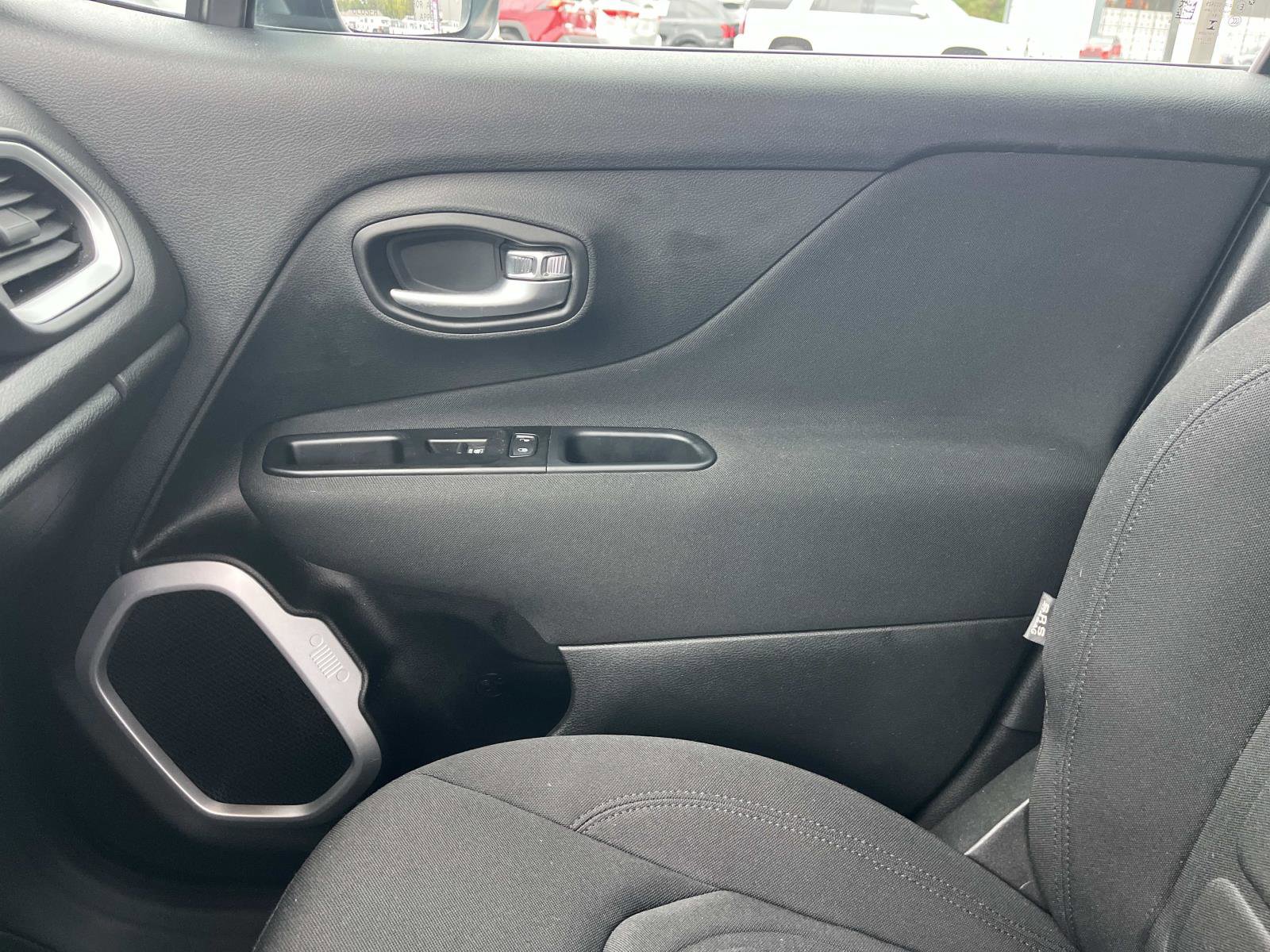 Used 2021 Jeep Renegade Latitude image 30