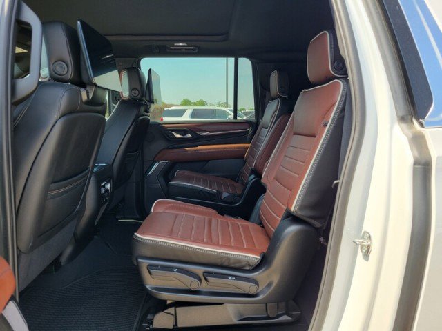 Used 2024 GMC Yukon XL Denali Ultimate image 31
