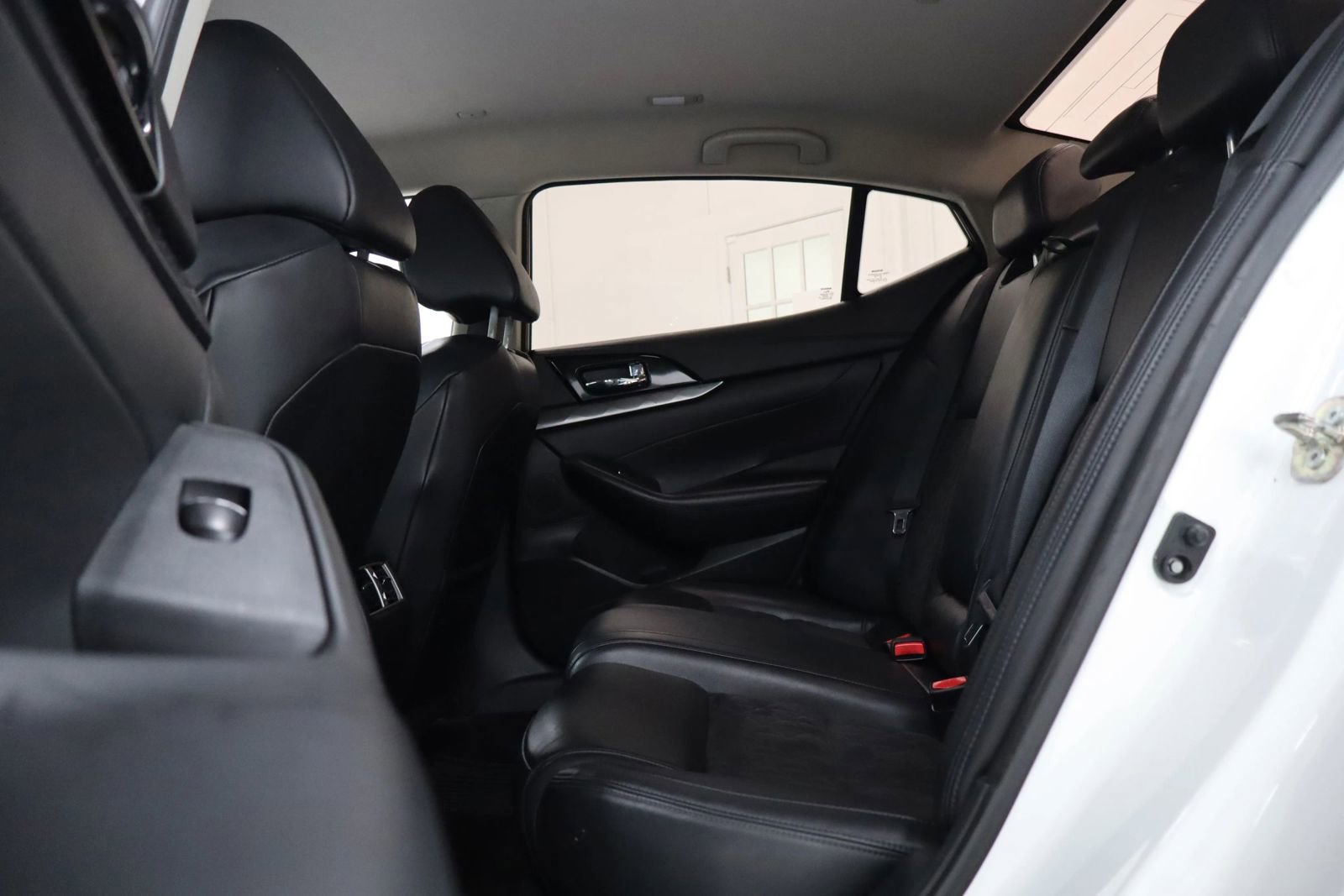 Used 2017 Nissan Maxima SR w/ Midnight Edition FWD image 23