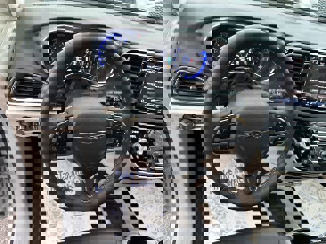 Used 2024 Chrysler Pacifica Touring-L image 15