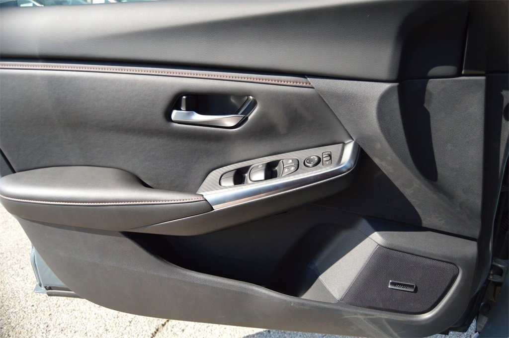Used 2025 Nissan Sentra SR w/ SR Premium Package FWD image 20