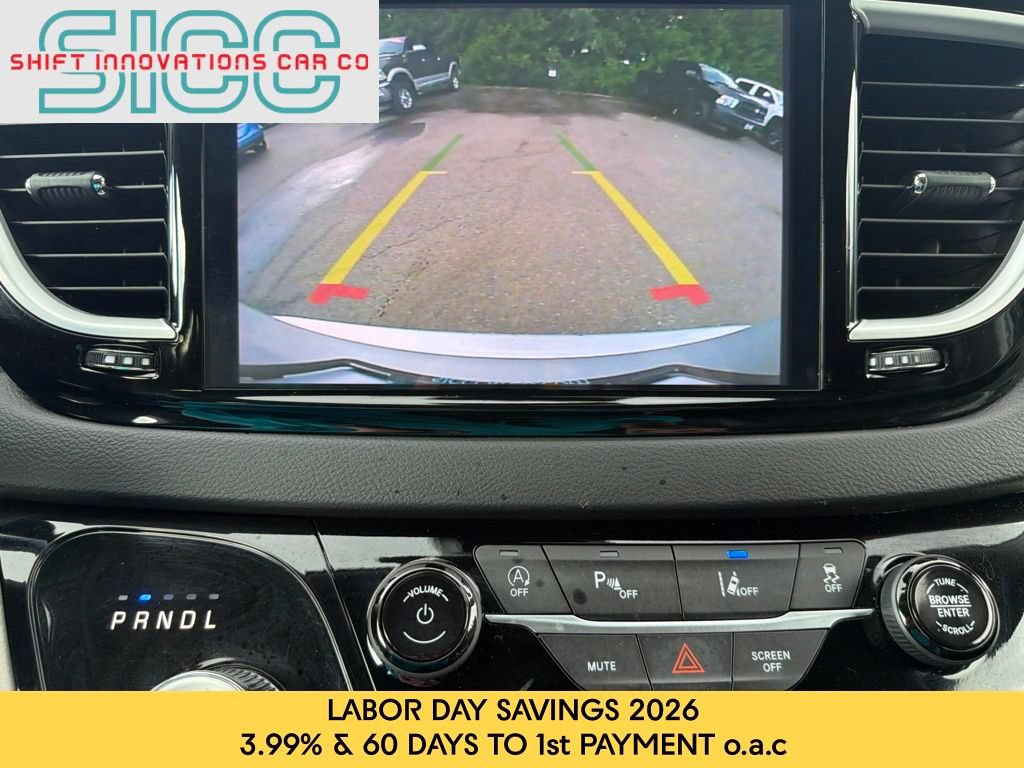 Used 2024 Chrysler Pacifica Touring-L FWD image 16