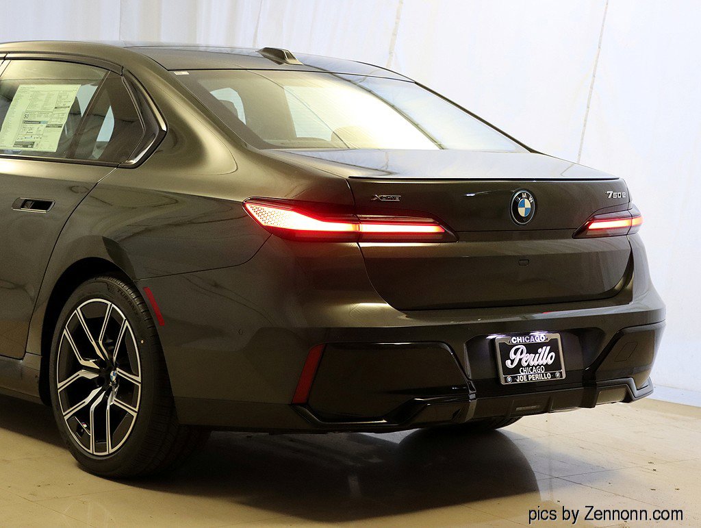 Used 2026 BMW 750e xDrive w/ Executive Package image 8