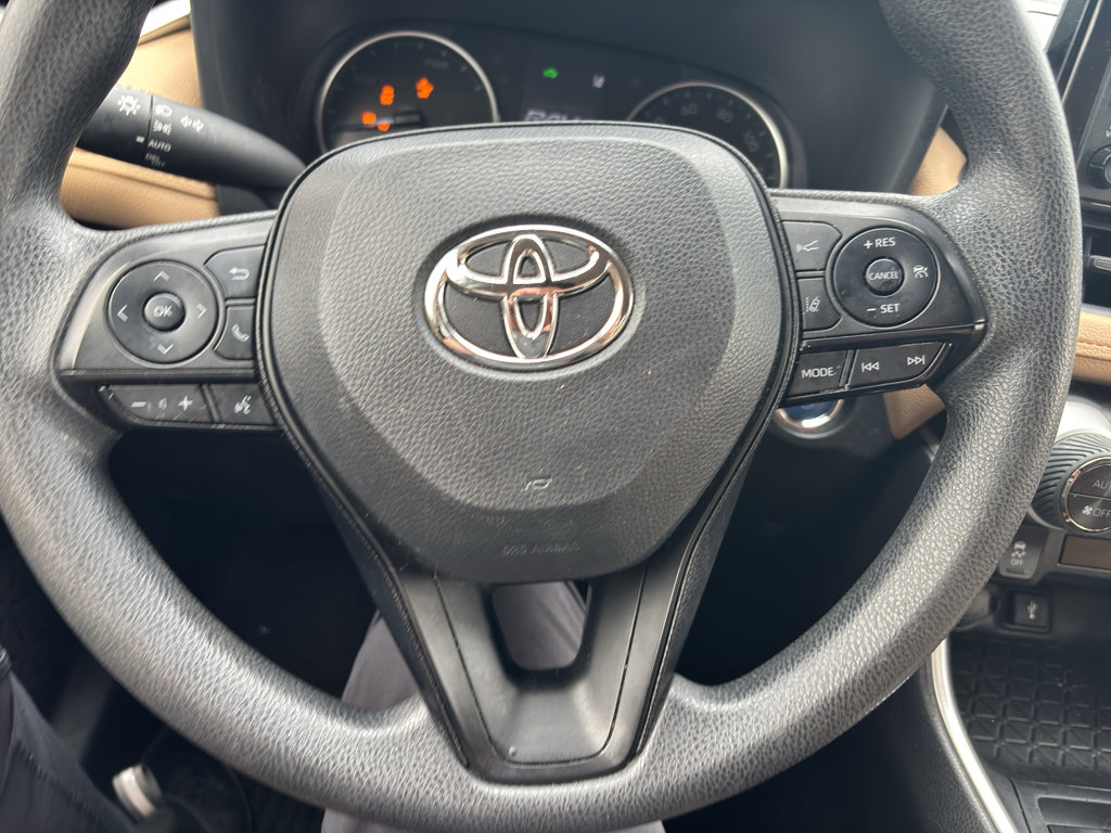 Used 2022 Toyota RAV4 XLE AWD/4WD image 9