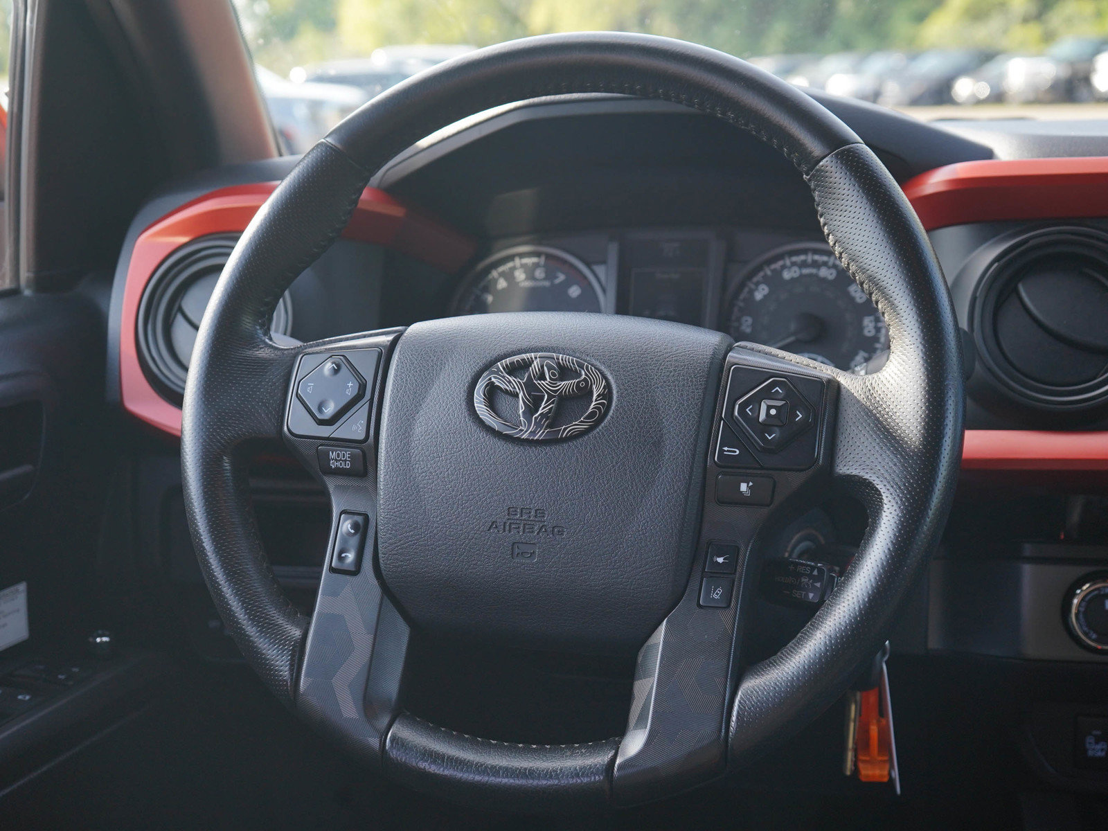 Used 2018 Toyota Tacoma TRD Off-Road w/ Technology Package AWD/4WD image 17