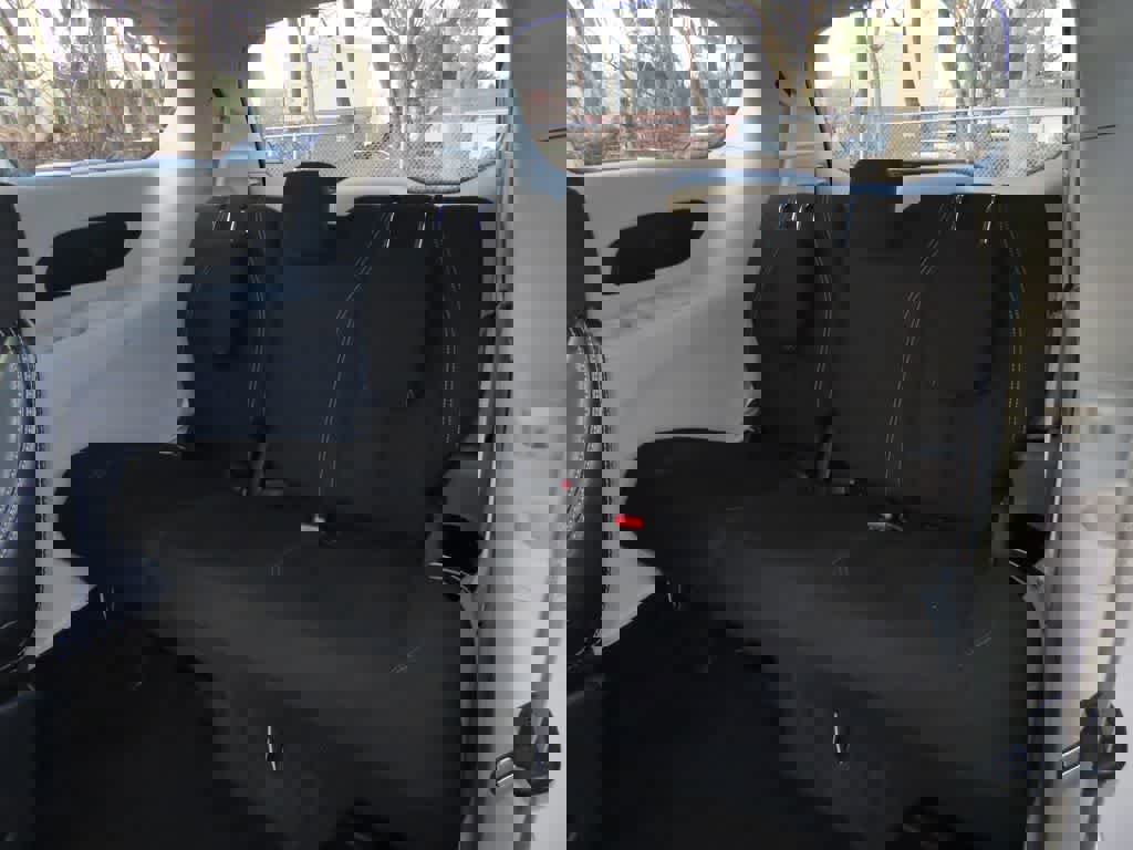 Used 2023 Chrysler Voyager LX image 14