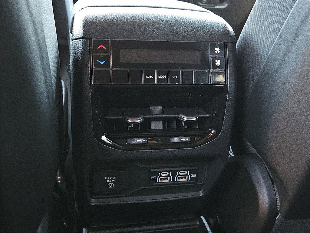 New 2025 Jeep Grand Cherokee L Laredo w/ Luxury Tech Group I image 17