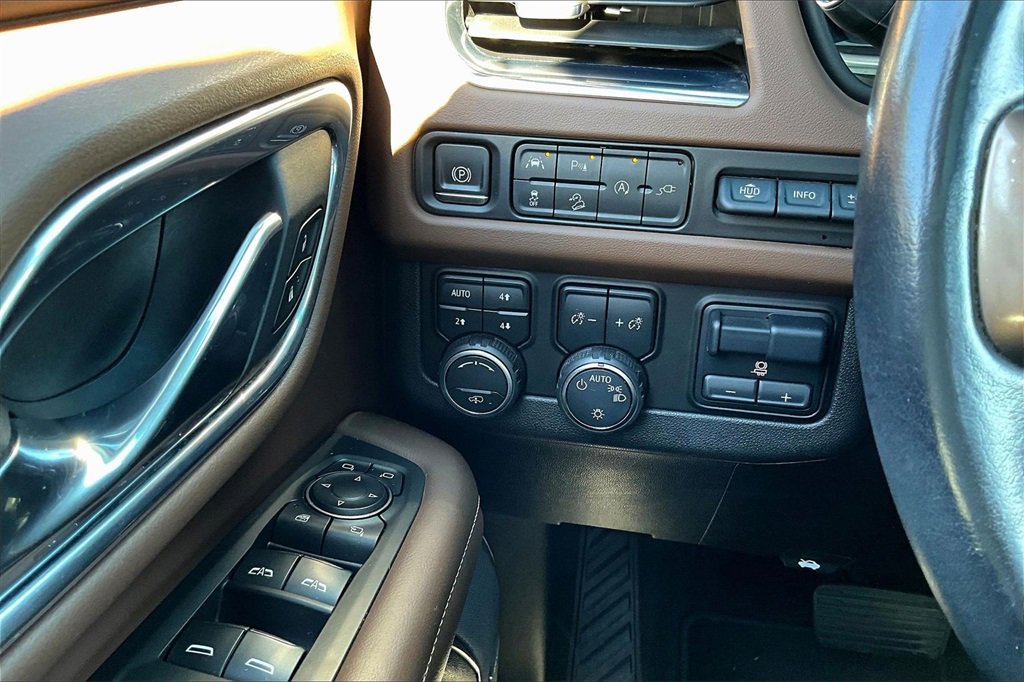 Used 2021 Chevrolet Suburban High Country image 24