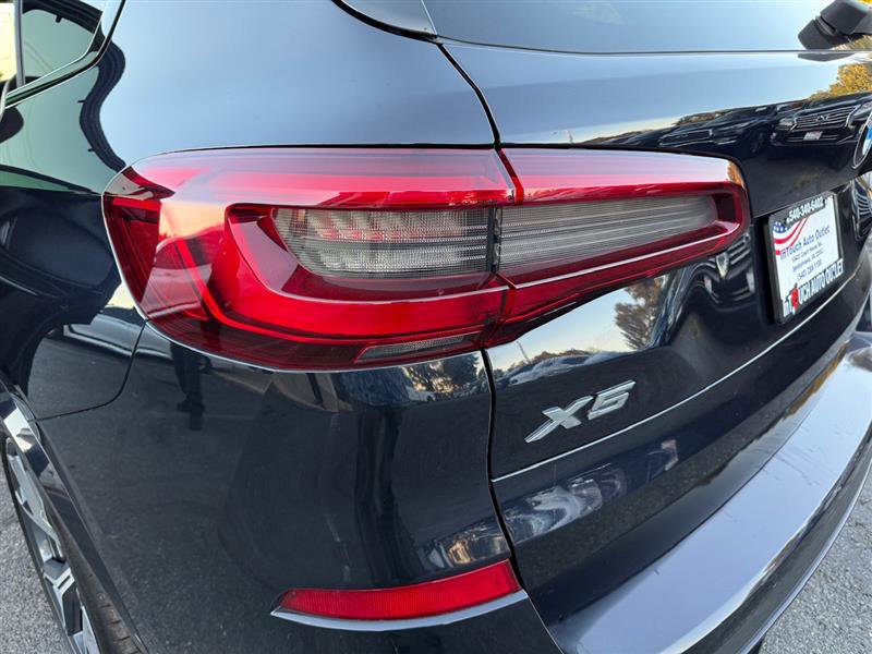 Used 2019 BMW X5 xDrive50i w/ M Sport Package image 11