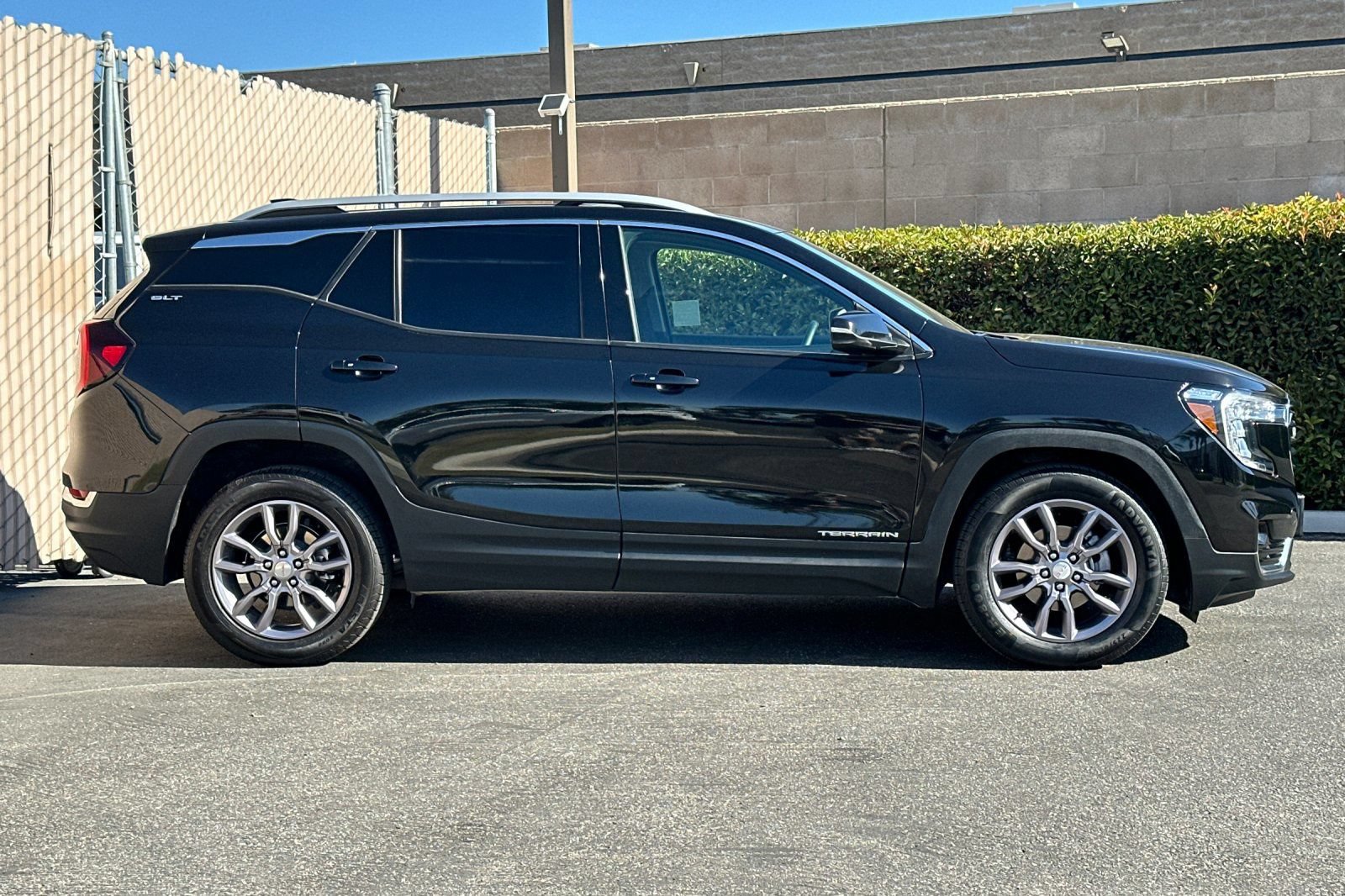 Certified 2023 GMC Terrain SLT w/ LPO, Cargo Package FWD image 3