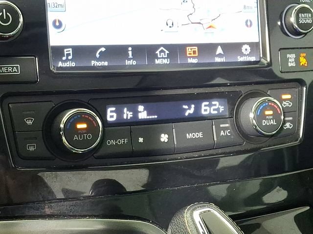 Used 2016 Nissan Maxima Platinum w/ Interior Lighting Package FWD image 18