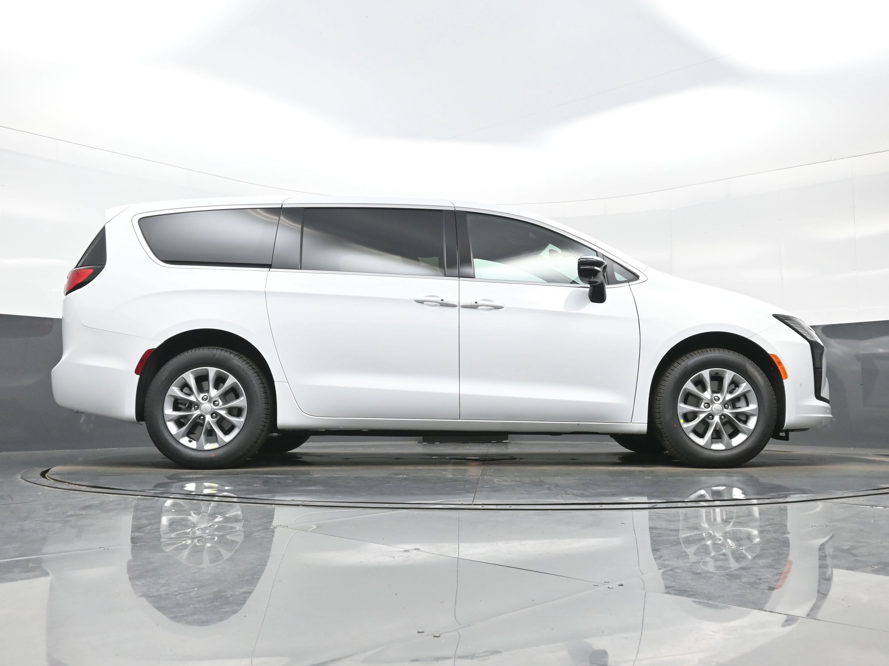 New 2027 Chrysler Pacifica Select AWD/4WD image 20