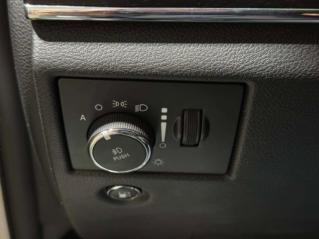 Used 2018 Jeep Grand Cherokee Limited image 19