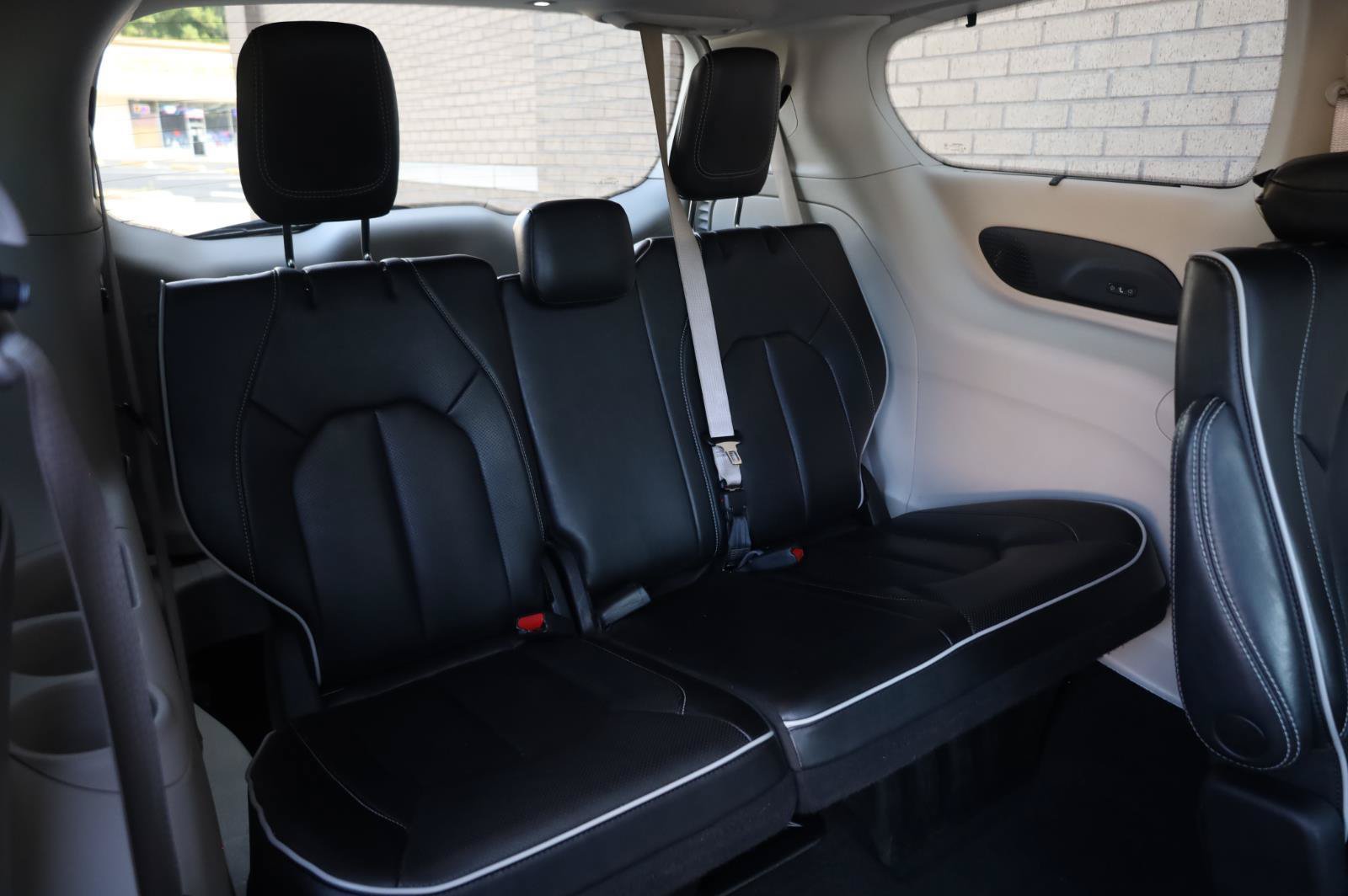 Used 2022 Chrysler Pacifica Limited FWD image 24
