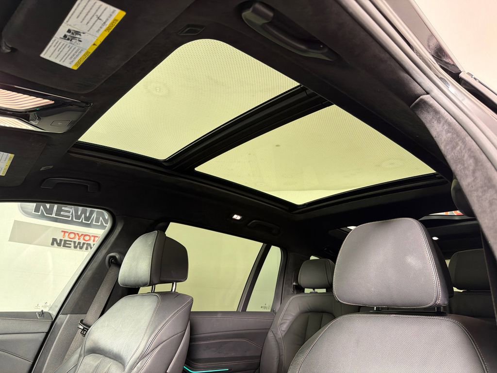 Used 2020 BMW X7 xDrive40i w/ M Sport Package image 2