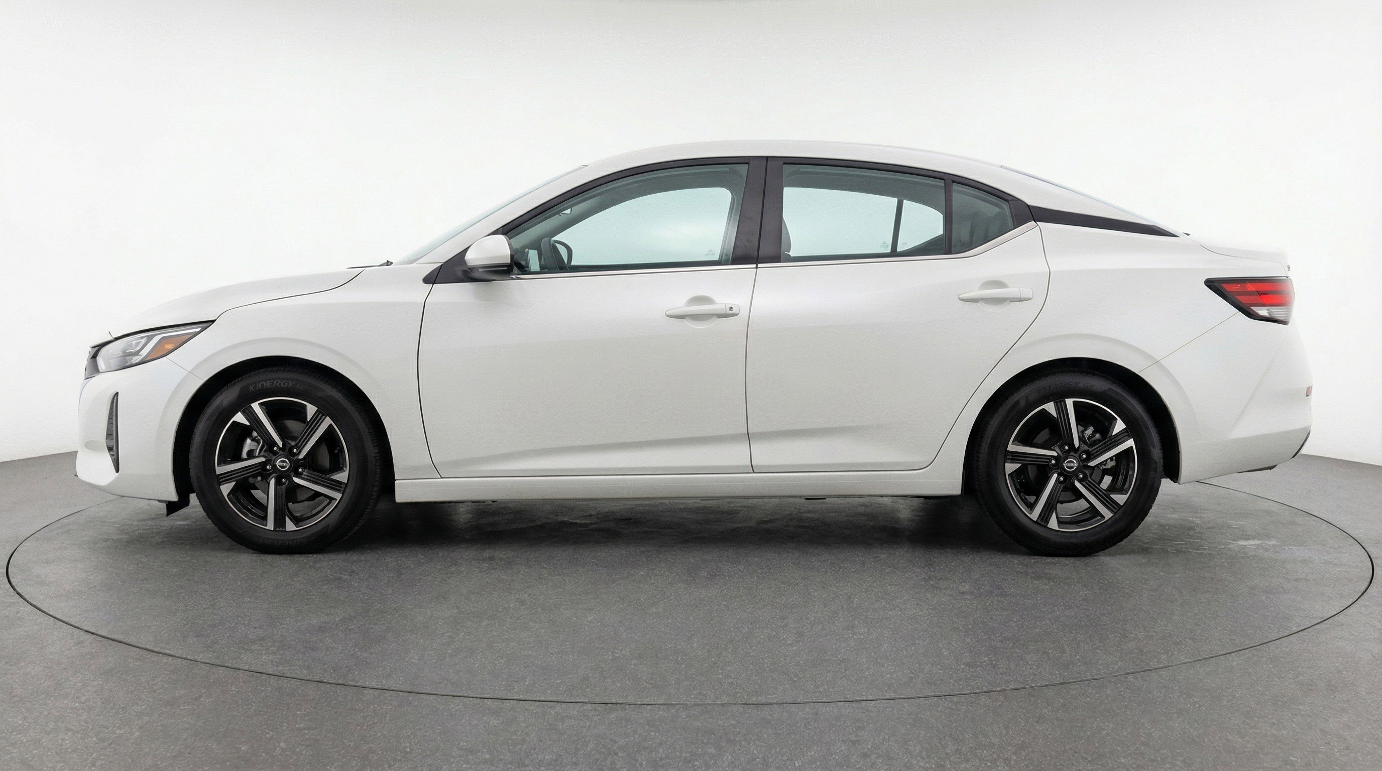 Used 2025 Nissan Sentra SV image 5