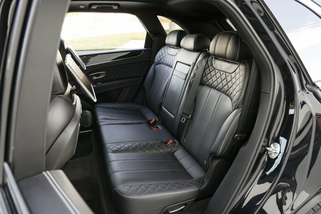 Used 2018 Bentley Bentayga AWD/4WD image 31
