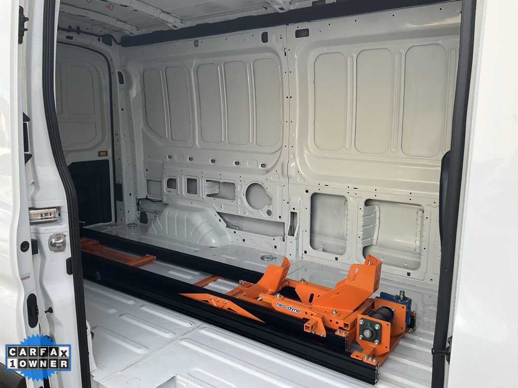 Used 2022 Ford E-Transit Medium Roof image 27