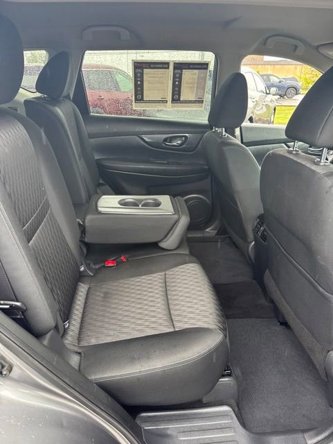Used 2017 Nissan Rogue SV AWD/4WD image 16