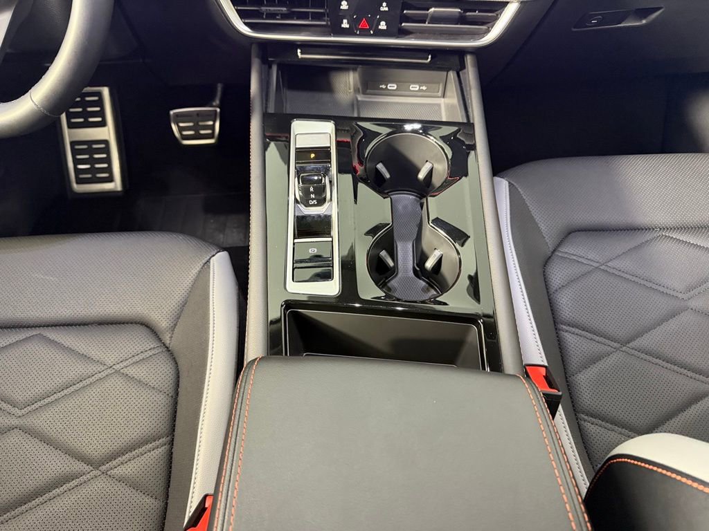 Used 2024 Volkswagen Atlas Peak Edition SE AWD/4WD image 15