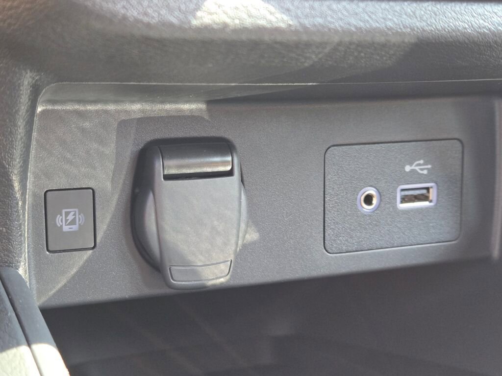 Used 2025 Nissan Versa SV w/ Trunk Package image 20