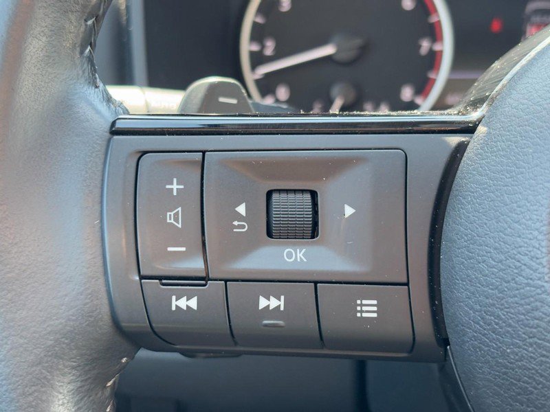 Used 2023 Nissan Rogue SL w/ SL Premium Package image 17