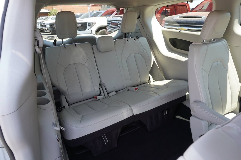 Used 2019 Chrysler Pacifica Touring-L Plus FWD image 10